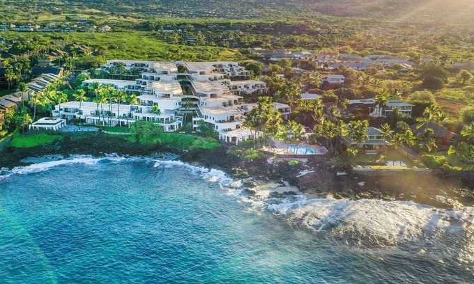 Historic Kailua Village Resort | Discover Royal Sea Cliff Resort: Family-Friendly Ocean View