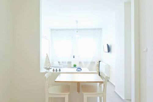 Netanya Apartment | Oceanfront Royal Sea Studio with Restaurant & Family-Friendly Amenities