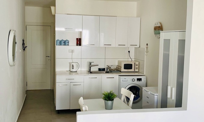 Netanya Apartment | Cozy Royal Sea Studio with Kitchen for Your Getaway