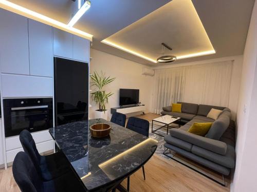 Durres Apartment | Oceanfront Royal Seaview Apartment - Guest Rated 10/10