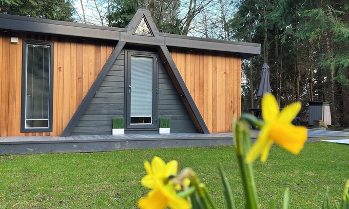 Kincardine O'Neil Cabin | Guest Rated 10/10 at Royal Snug & WEE Snug with Breakfast