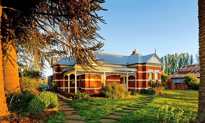 Daylesford House | Royal Standard Farm (With Car Parking)