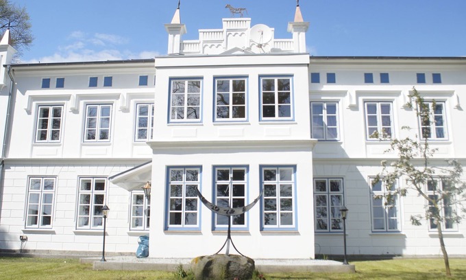 Groemitz Apartment | Elegant Baroque Suite with Terrace at Herrenhaus-Henriettenhof