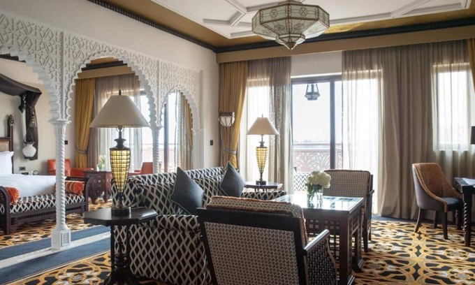 Al Sufouh 1 Hotel | Elegant Royal Suite with Ocean View Near Souk Madinat Jumeirah