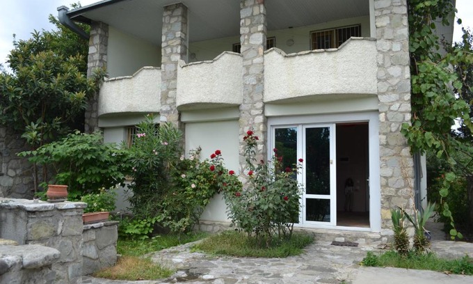 Telavi Villa | Royal Telavi: Guest Rated 10/10 with Oceanfront Pool