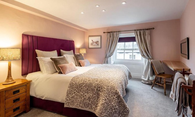 Kirkby Lonsdale Apartment | Elegant Royal View Apartments: 4-Star, Pet-Friendly Gem
