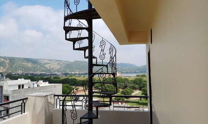 Amer Fort Road Hotel | Budget-Friendly Stay at Royal View Hotel with Great Amenities