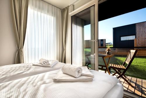 Maly Slavkov Apartment | Discover Royal Village: Pet-Friendly Retreat with Breakfast
