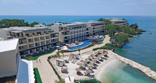 Orange Bay Resort | Relax at Hideaway Royalton Negril - Adults Only All-Inclusive