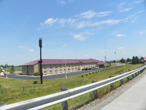 Upper Sandusky Hotel | Discover Royalton Inn & Suites: Family-Friendly Retreat