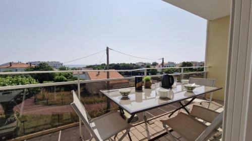 Pontaillac Apartment | Seaside Apartment with Parking - Steps from the Beach