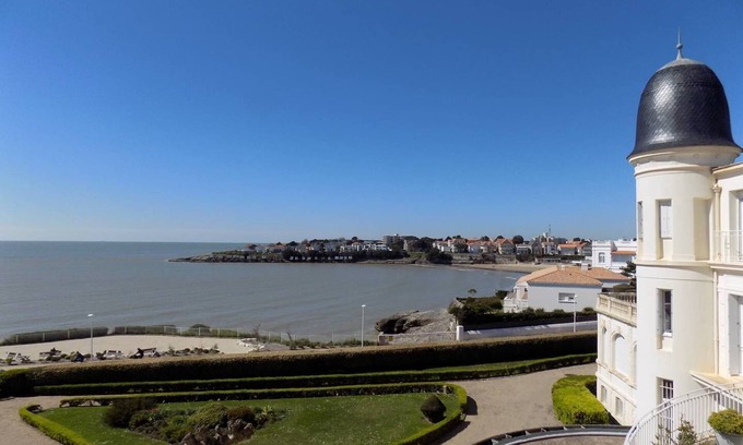 Pontaillac Apartment | Scenic Royan PONTAILLAC Studio with Full Sea View