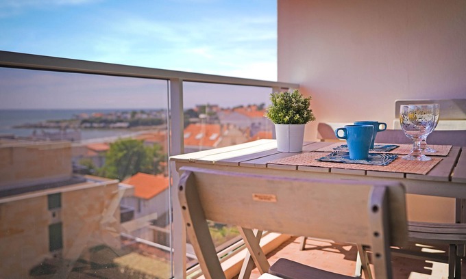 Pontaillac Apartment | Oceanfront Residence with Stunning Sea View, Near the Beach