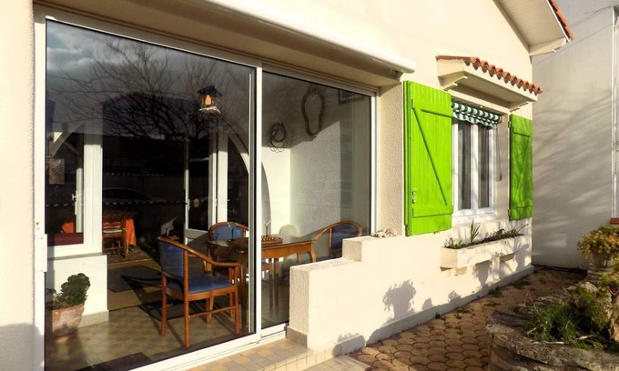 Royan House | Royan Rustic House with Garden Near Shops and Beaches