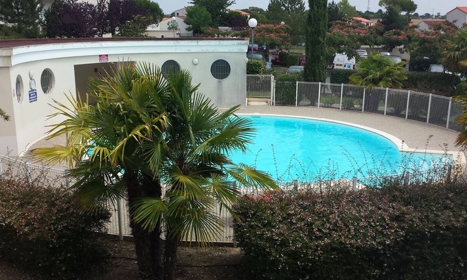 Royan Apartment | Relaxing Oceanfront Retreat at T3 Le Mascaret in Royan