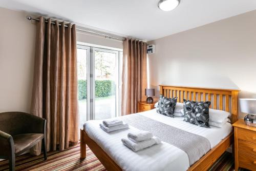 Harlow Hotel | Discover Roydon Marina Village Hotel with Family-Friendly Amenities