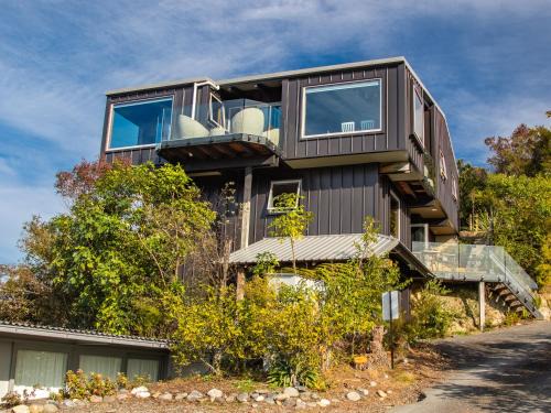 Ngaio Bay House | Relax at Roydons - Kaiteriteri Upstairs Holiday Unit