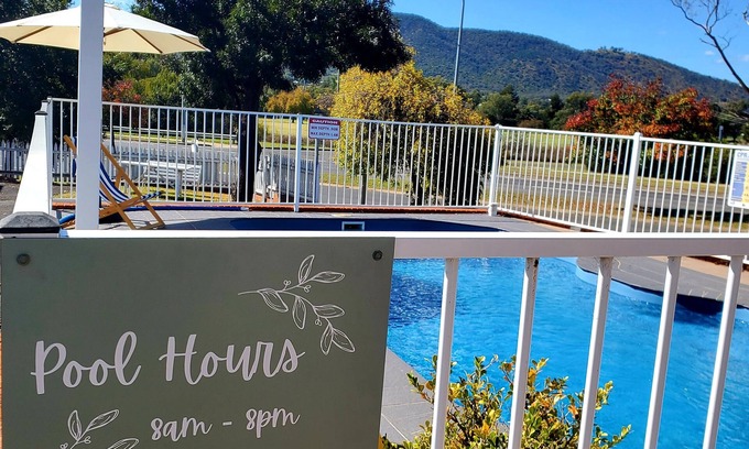 West Tamworth Hotel | Explore Roydons Motor Inn: Family-Friendly Stay with Pool