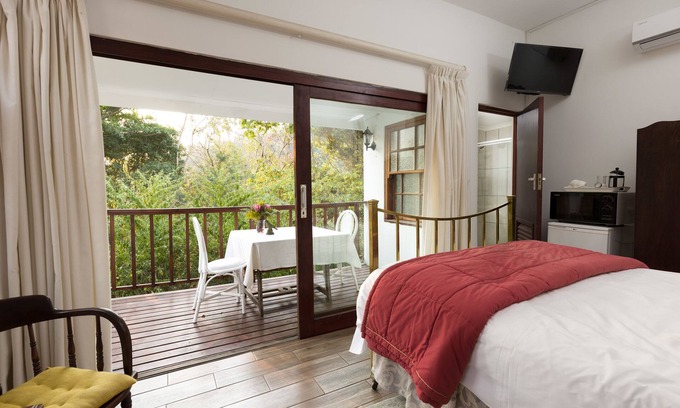 Port Shepstone Bed & Breakfast | Cozy Royston Hall Guesthouse with Pool & Restaurant