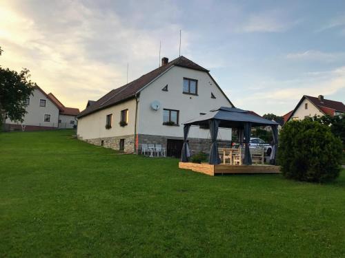 Kremze House | Rozboudovec: Guest Rated 9.6 - Pet & Child Friendly Retreat