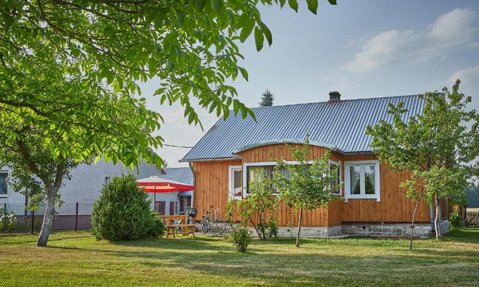 Radruz Apartment | Pet-Friendly Retreat at ROZTOCZE Wiejski Domek - 9.6/10