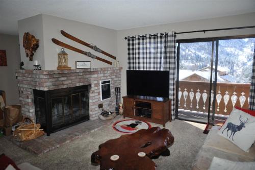 June Lake Apartment | Rr-interlaken 08: Family-Friendly Retreat with Hot Tub