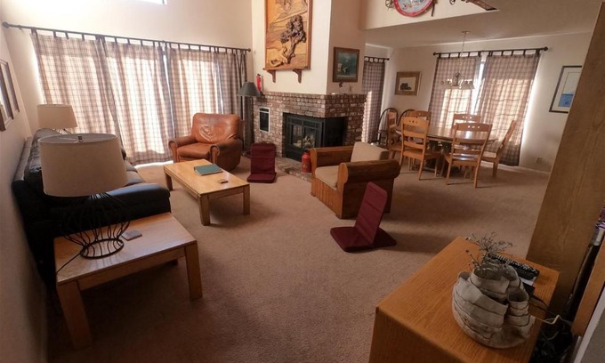 June Lake Apartment | Family-Friendly Rr-Interlaken 09 with Hot Tub & High Ratings