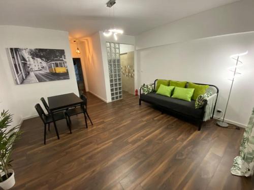 Linda-a-Velha Apartment | Pet-Friendly Retreat at RS AL Cruz Quebrada Hotel