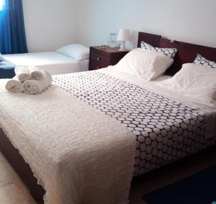 Vagos House | Budget-Friendly Rua 5 House with Breakfast & Kitchen