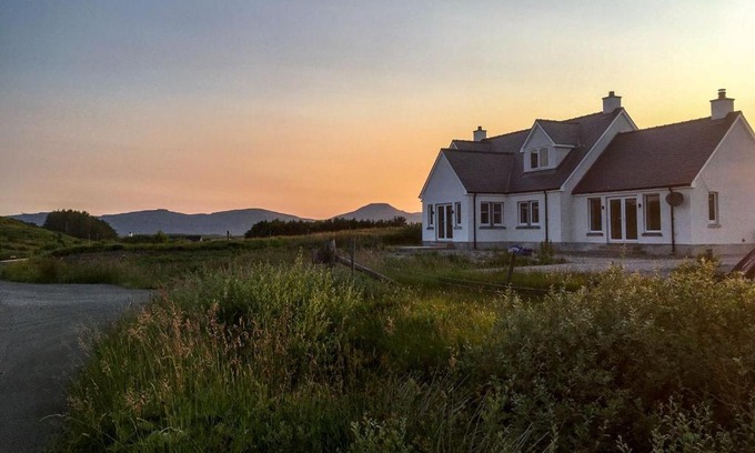 Caroy House | Discover Ruadh: 4-Star Family-Friendly Retreat with Top Ratings