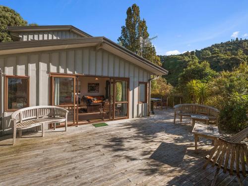 Omori House | Ruatotara - Pukawa Holiday Home: Family-Friendly Retreat
