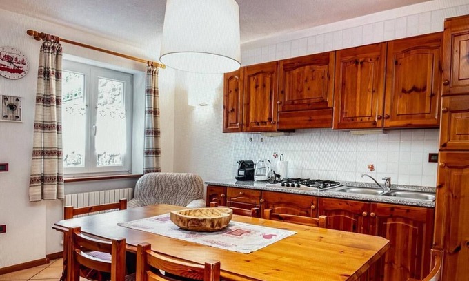 San Lorenzo Dorsino Apartment | Rubino: Family-Friendly Hotel by Italy's Picturesque Lake