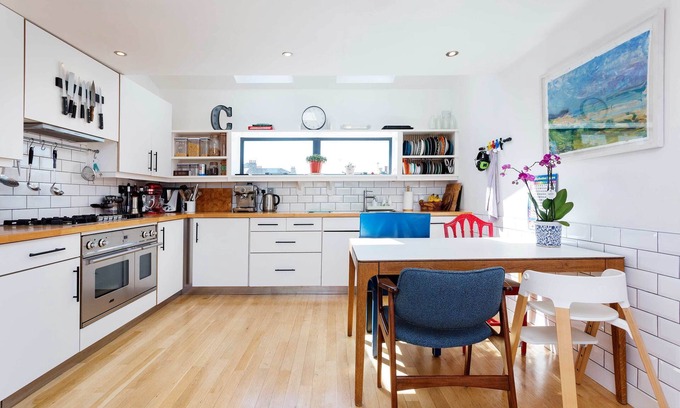 Askew House | Discover Rubix Cube Mews with Spa and Family Amenities