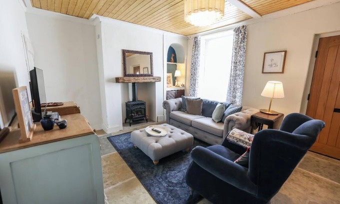 Penrith House | Ruby Cottage is a boutique retreat in Penrith, just steps from shops, pubs and restaurants, and moments from the Lake District. With stylish comfort and a private patio, it’s the perfect base for romantic escapes or small group adventures.