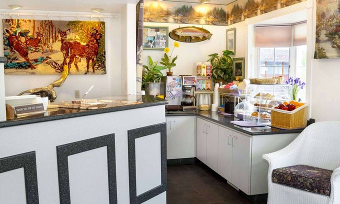 Bridgeport Hotel | Discover Ruby Inn: Family-Friendly Stay with Pool & Spa