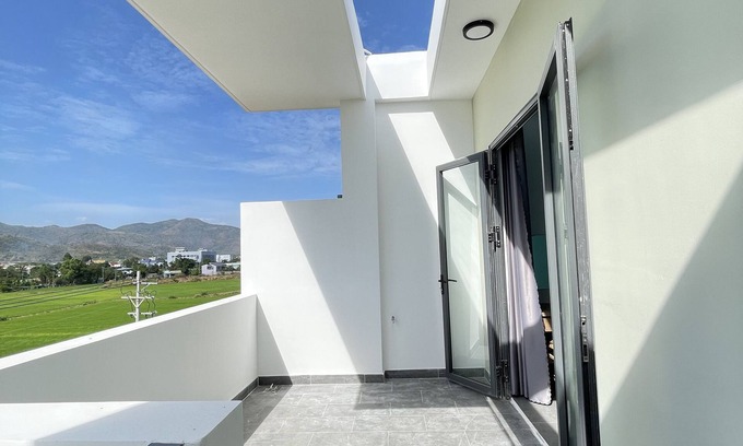 Ba Ria Hotel | Cozy Ruby Motel Ba Ria: Family-Friendly with Kitchen Access