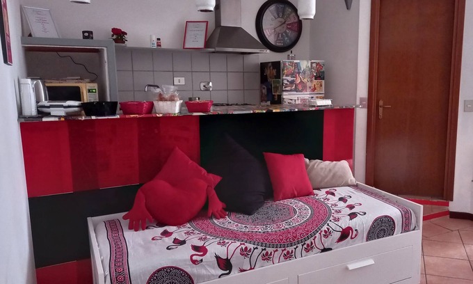 Ostiense House | Discover Comfort at RUBY RED with Kitchen & Breakfast