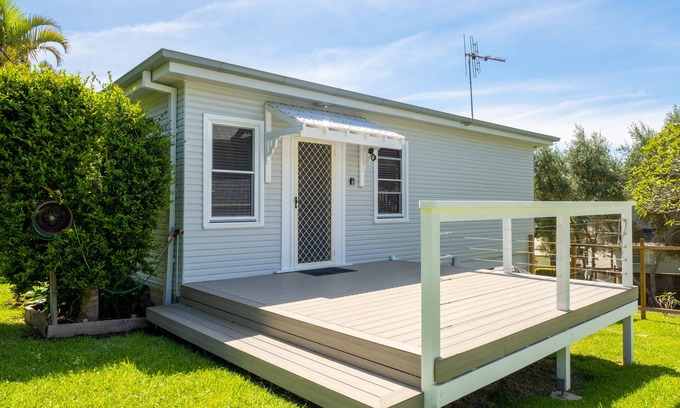 Black Head House | Beachfront Ruby's Place: Pet-Friendly Oasis with Ocean Views