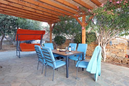 Gavrio House | Ruby's Summer House: Oceanfront Stay with Garden Retreat