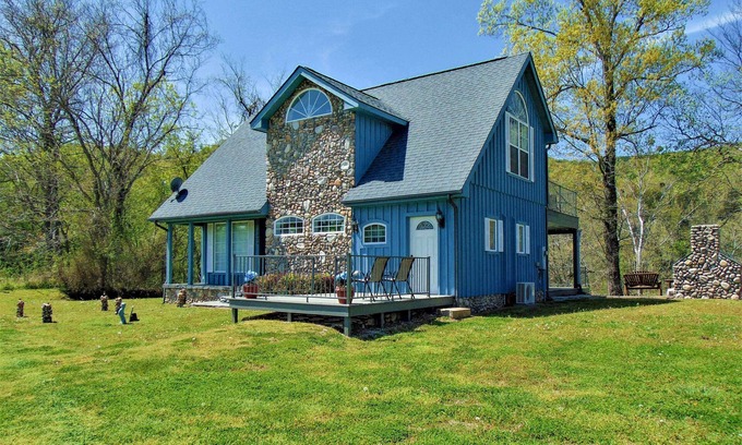 Boswell Cottage | Cozy Ruby’s Landing Cottage with Deck & River Views