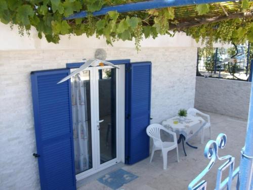 Sarti Apartment | Budget-Friendly Rudi Studios - Pet and Child Friendly Stay
