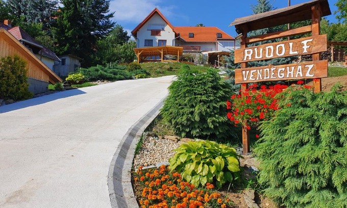 Velem House | Rudolf Vendégház: Perfect for Families and Pets, 10/10 Rating