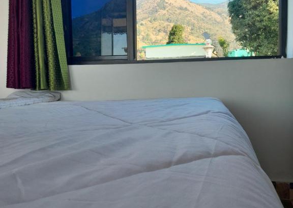 Jakh Bed & Breakfast | Cozy RUDRAKSH HomeStay: Pet-Friendly with Breakfast Included