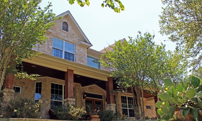 Austin House | Discover Rudy's Nest: Idyllic Hill Country Retreat