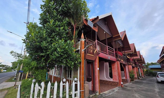 Songkhla Hotel | Budget-Friendly Retreat at Ruean Mai Chaylay Songkhla