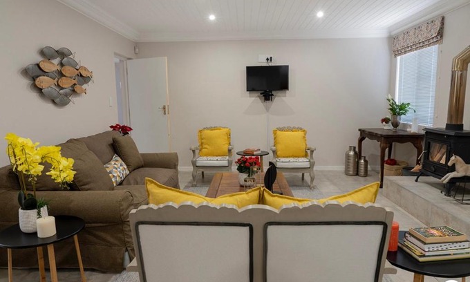 Dullstroom Apartment | Experience Rueby’s Apartment 101: Pet Friendly & Rated 10/10