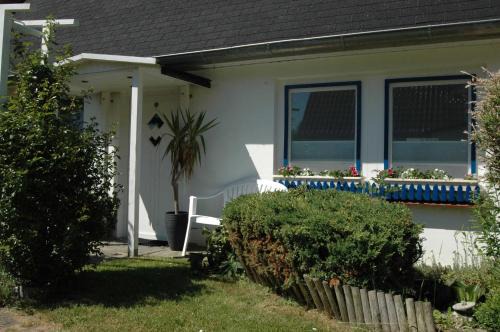 Lußvitz Apartment | Oceanfront Family Retreat at Ruegen_Fewo 69 - Rated 9.3
