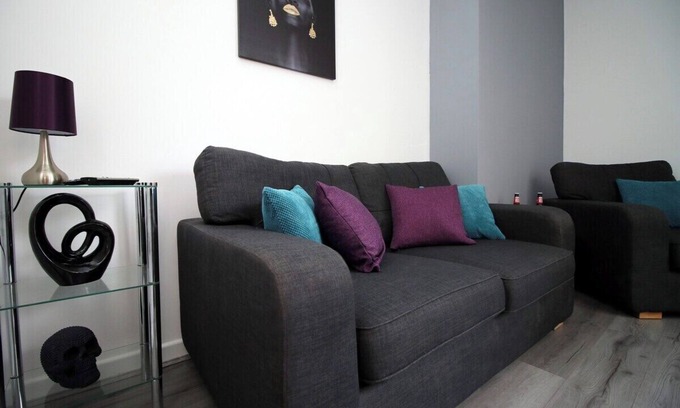 Newport House | Family-Friendly Rugby Place by Tŷ SA with Kitchen Access