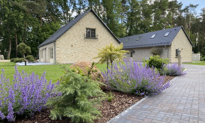 Krauschwitz House | Serenity and Relaxation Amidst a Beautiful Garden Oasis
