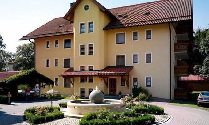 Bad Fuessing Apartment | Tranquil Apartment Near Bad Füssing Thermal Baths